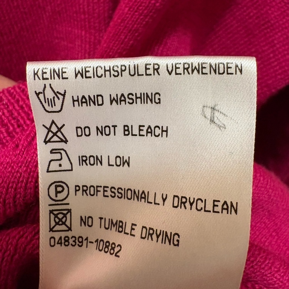 Bogner Virgin Wool Embroidered Dragon Crest Sweater – Fuchsia Pink – Size M - Picture 5 of 15